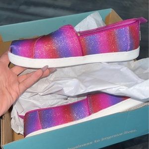 Toms Big Kids 5 or Womens 6.5